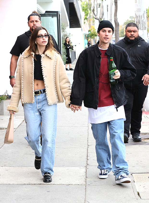 Justin Bieber holds his pants at lunch while Hailey Bieber rocks