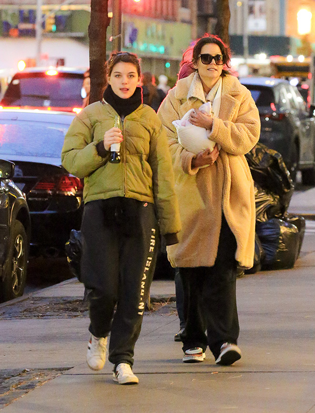 Katie Holmes & Suri Cruise, 16, Bundle Up In Sweats & Coats For Casual