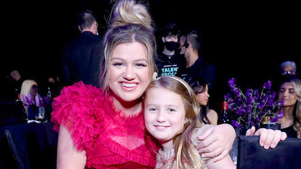 Kelly Clarkson Brings Daughter River, 8, As Date To PCAs In Rare Public Appearance