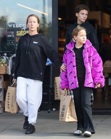 *EXCLUSIVE* Los Angeles, CA  - TV personality and former model Kendra Wilkinson is pictured exiting Bristol Farms with her kids during a grocery run.Pictured: Kendra WilkinsonBACKGRID USA 16 JANUARY 2023 USA: +1 310 798 9111 / usasales@backgrid.comUK: +44 208 344 2007 / uksales@backgrid.com*UK Clients - Pictures Containing ChildrenPlease Pixelate Face Prior To Publication*