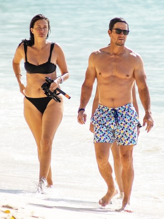 Bridgetown, BARBADOS  - *EXCLUSIVE*  - Actor Mark Wahlberg and his family are seen enjoying a beach day at the Sandy Lane Hotel in Barbados.Pictured: Mark Wahlberg, Rhea DurhamBACKGRID USA 29 DECEMBER 2022 BYLINE MUST READ: CHRISBRANDIS.COM / BACKGRIDUSA: +1 310 798 9111 / usasales@backgrid.comUK: +44 208 344 2007 / uksales@backgrid.com*UK Clients - Pictures Containing ChildrenPlease Pixelate Face Prior To Publication*