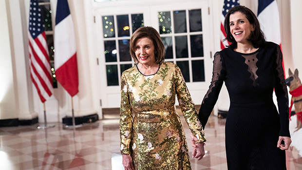 Nancy Pelosi brilla con un vestido dorado con su hija Alexandra en la primera cena estatal de Joe y Jill Biden: foto