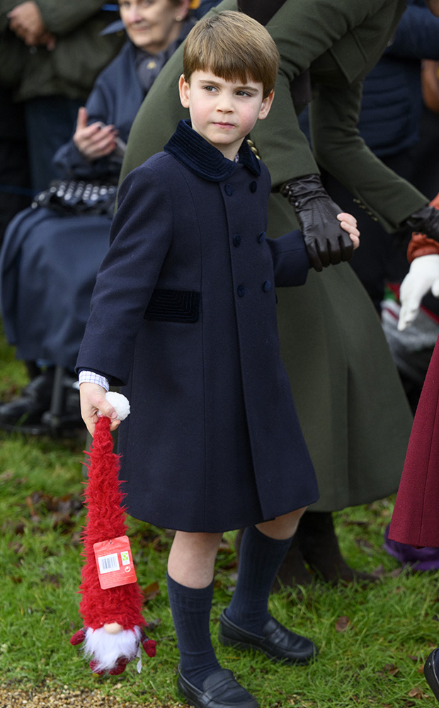 Prince Louis Makes His Royal Christmas Debut With Family Pics