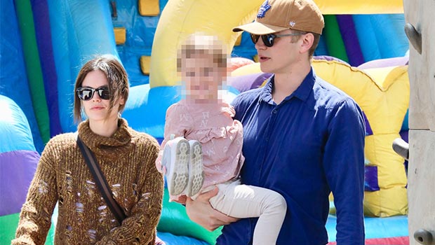 Rachel Bilson and Hayden Christensen arrive with their daughter Briar, 8, in Canada for Christmas