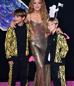 Shakira posing with her sons Milan and Sasha at the Video Music Awards 2023