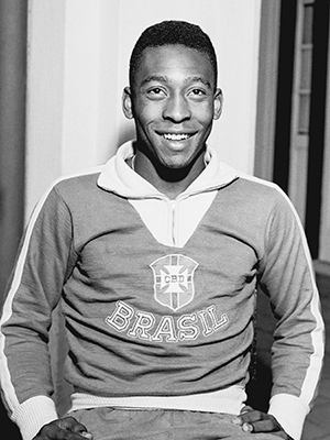 Pelé: Photos Of The Soccer Star Dead At 82 – Hollywood Life