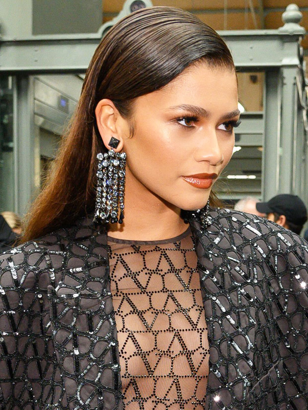 Zendaya Debuts New Blowout Bob & Hair Color Refresh Ahead of Fall — See  Photo