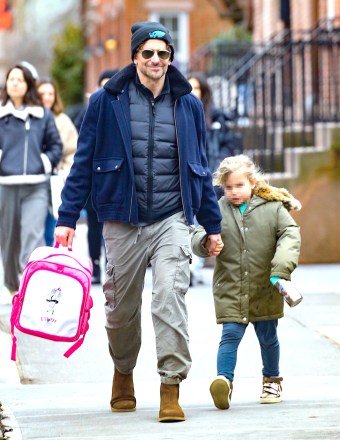 New York, NY  - Bradley Cooper is pictured in NYC as he picks up his little one from school.Pictured: Bradley CooperBACKGRID USA 23 FEBRUARY 2023 USA: +1 310 798 9111 / usasales@backgrid.comUK: +44 208 344 2007 / uksales@backgrid.com*UK Clients - Pictures Containing ChildrenPlease Pixelate Face Prior To Publication*