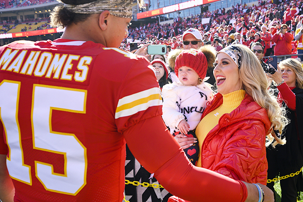 Brittany Mahomes Brings Kids Bronze & Sterling To Patrick's Game –  Hollywood Life