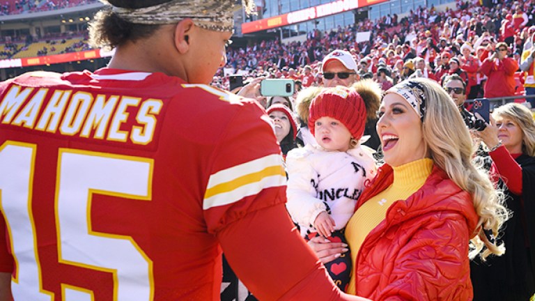 Brittany Mahomes Brings Kids Bronze & Sterling To Patrick’s Game ...