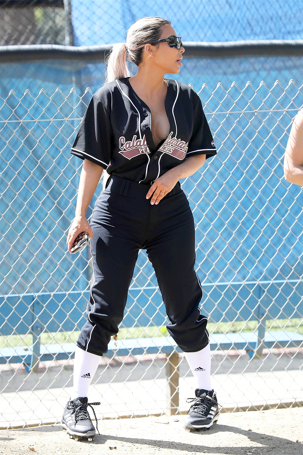 Hilary Duff is all smiles in athletic wear as she grabs lunch on