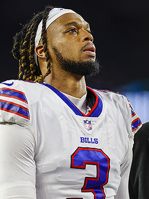 NFL 2022/23: Buffalo star safety Damar Hamlin visits Bills locker