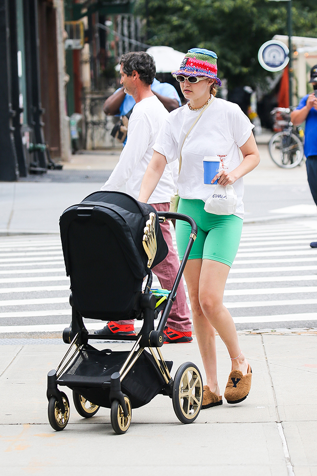 Gigi Hadid Uses This Pancake Pan Every Day For Her 'Very Mom