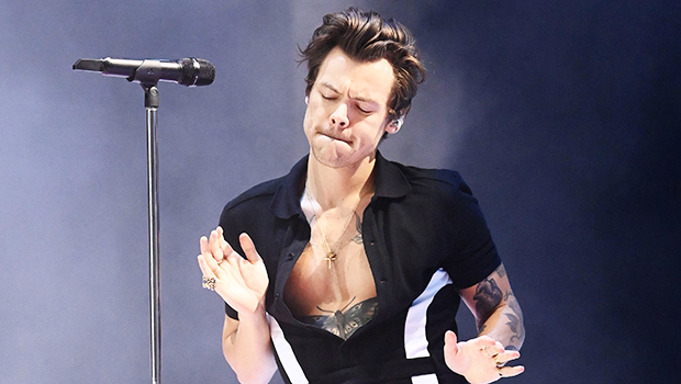 Harry Styles Rips His Pants During Live Performance With Jennifer Aniston In Audience: Watch
