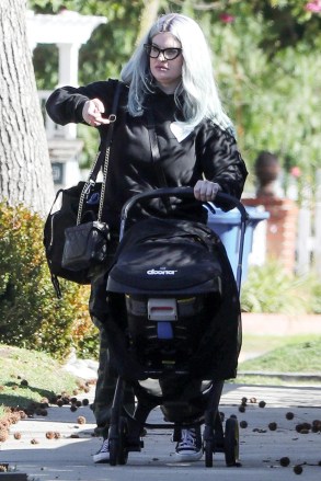 *EXCLUSIVE* Los Angeles, CA  - Kelly Osbourne and her baby boy Sidney enjoy some quality time while visiting a friend in L.A.Pictured: Kelly OsbourneBACKGRID USA 1 FEBRUARY 2023 BYLINE MUST READ: Stefan / BACKGRIDUSA: +1 310 798 9111 / usasales@backgrid.comUK: +44 208 344 2007 / uksales@backgrid.com*UK Clients - Pictures Containing ChildrenPlease Pixelate Face Prior To Publication*