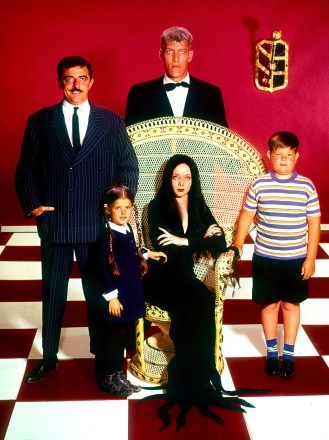 Editorial use only. No book cover usage.Mandatory Credit: Photo by Abc-Tv/Kobal/Shutterstock (5874834f)John Astin, Lisa Loring, Carolyn Jones, Ted CassidyThe Addams FamilyABC-TVTelevisionLa famille Addams (Tv)