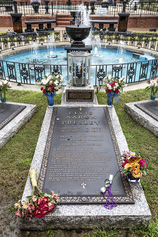 Elvis Presley gravesite 
