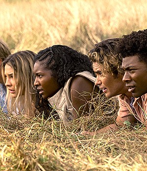Outer Banks. (L to R) Rudy Pankow as JJ, Madelyn Cline as Sarah Cameron, Carlacia Grant as Cleo, Chase Stokes as John B, Jonathan Daviss as Pope in episode 301 of Outer Banks. Cr. Jackson Lee Davis/Netflix © 2022