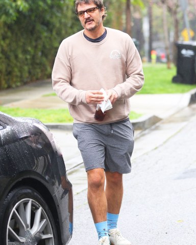 Los Angeles, CA  - *EXCLUSIVE*  - 'The Last of Us' star Pedro Pascal is seen leaving a private gym session where he is asked how many shots of espresso did he drink prior to working out, he replies: TWELVE! The Mandalorian star was referring to his recent viral moment in which eagle eyed fans caught up with him after a starbucks run and saw his drink order, 7 espresso shots over ice!Pictured: Pedro PascalBACKGRID USA 15 MARCH 2023 USA: +1 310 798 9111 / usasales@backgrid.comUK: +44 208 344 2007 / uksales@backgrid.com*UK Clients - Pictures Containing ChildrenPlease Pixelate Face Prior To Publication*