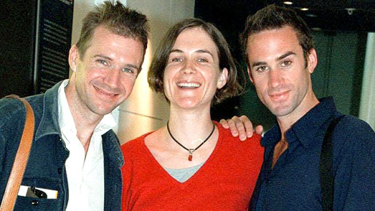 Ralph Fiennes’s 6 Siblings: Meet His Brothers and Sisters – Hollywood Life