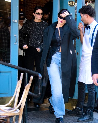 Kylie and Kendall Jenner seen leaving from breakfast in New York City.Pictured: Kylie Jenner,Kendall JennerRef: SPL5500861 081122 NON-EXCLUSIVEPicture by: WavyPeter / SplashNews.comSplash News and PicturesUSA: +1 310-525-5808London: +44 (0)20 8126 1009Berlin: +49 175 3764 166photodesk@splashnews.comWorld Rights