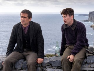 THE BANSHEES OF INISHERIN, from left: Colin Farrell, Barry Keoghan, 2022. ph: Jonathan Hession / © Searchlight Pictures / Courtesy Everett Collection