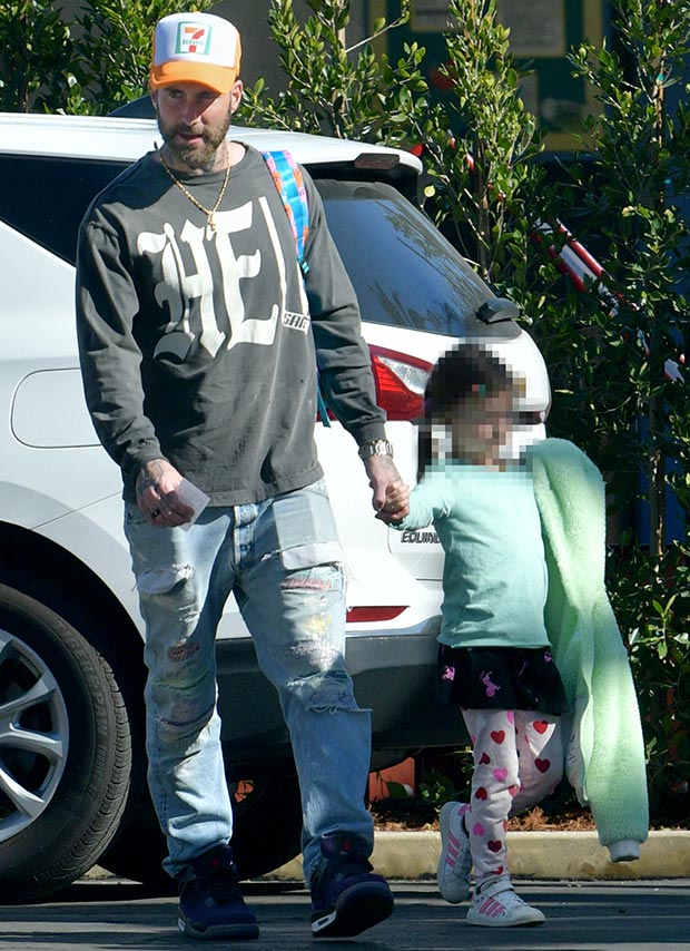 Adam Levine Daughter Grace Running Errands Embed1 