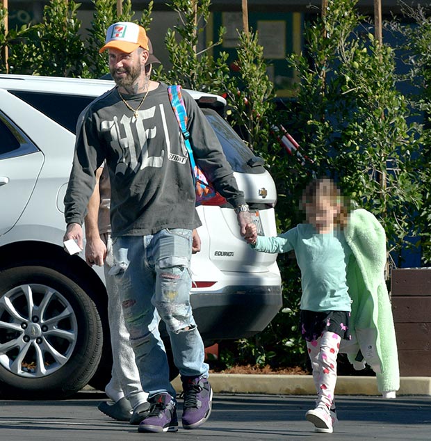 Adam Levine Daughter Grace Running Errands Embed2 