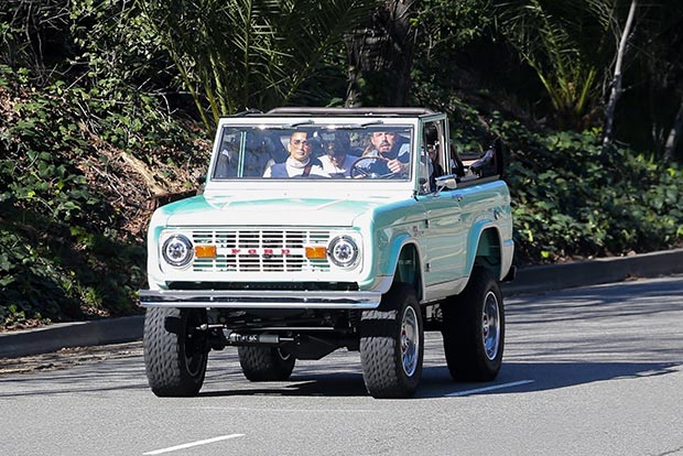 Beryl TV ben-afflecj-jlo-kids-drive-embed1 Ben Affleck & Jennifer Lopez Drive Kids In Bronco: Photos – Hollywood Life Entertainment 