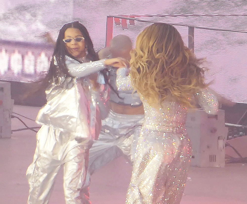 Blue Ivy And Beyonce Performing At Renaissance Concert In London