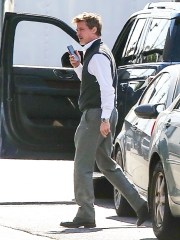 Los Angeles, CA  - *EXCLUSIVE*  - Brad Pitt takes a call as he arrives on the set of 'Wolves' in Los Angeles amid Gwyneth Paltrow commenting on her previous relationships and how he was in bed.

Pictured: Brad Pitt

BACKGRID USA 3 MAY 2023 

BYLINE MUST READ: BACKGRID

USA: +1 310 798 9111 / usasales@backgrid.com

UK: +44 208 344 2007 / uksales@backgrid.com

*UK Clients - Pictures Containing Children
Please Pixelate Face Prior To Publication*