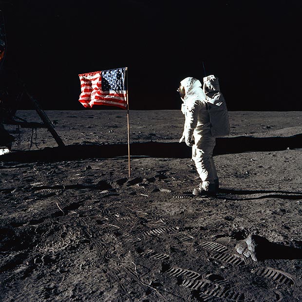 Astronot Hakkında 5 Şey – Hollywood Life