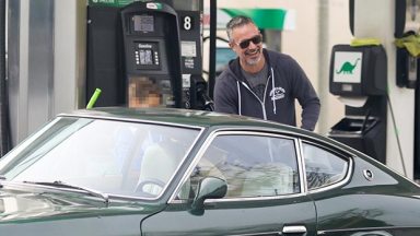 Freddie Prinze Jr. ve Son Rocky Klasik Otomobiliyle: Fotoğraflar – Hollywood Life