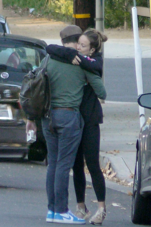 Olivia Wilde and Jason Sudeikis Reunite and Hug: Photos – Hollywood Life