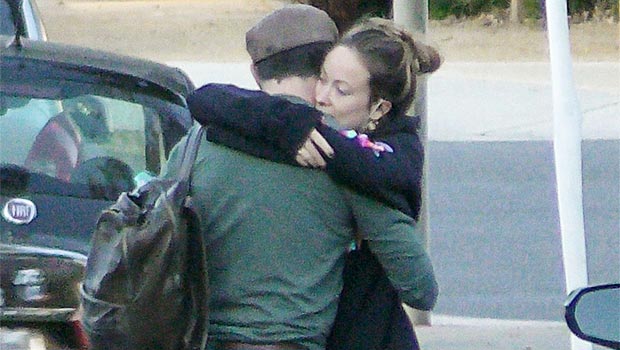 Olivia Wilde & Jason Sudeikis Share Friendly Hug After Her Split From Harry Styles & Custody Battle