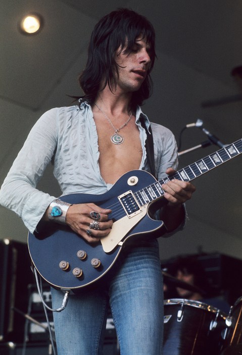 Jeff Beck: Photos Of The Musician – Hollywood Life