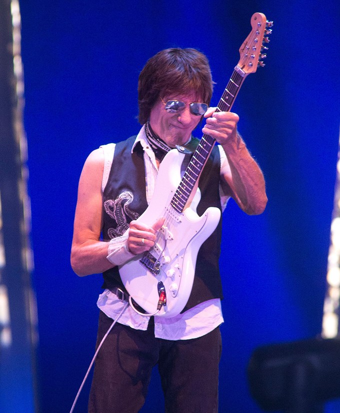 Jeff Beck Plays With Paul Rodgers & Ann Wilson