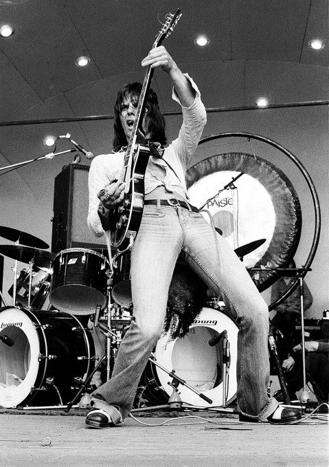 Jeff Beck: Photos Of The Musician – Hollywood Life