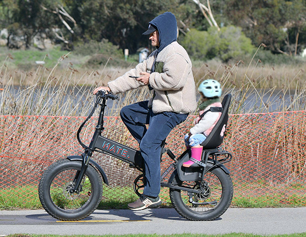 Katy Perry Orlando Bloom Daisy bike ride