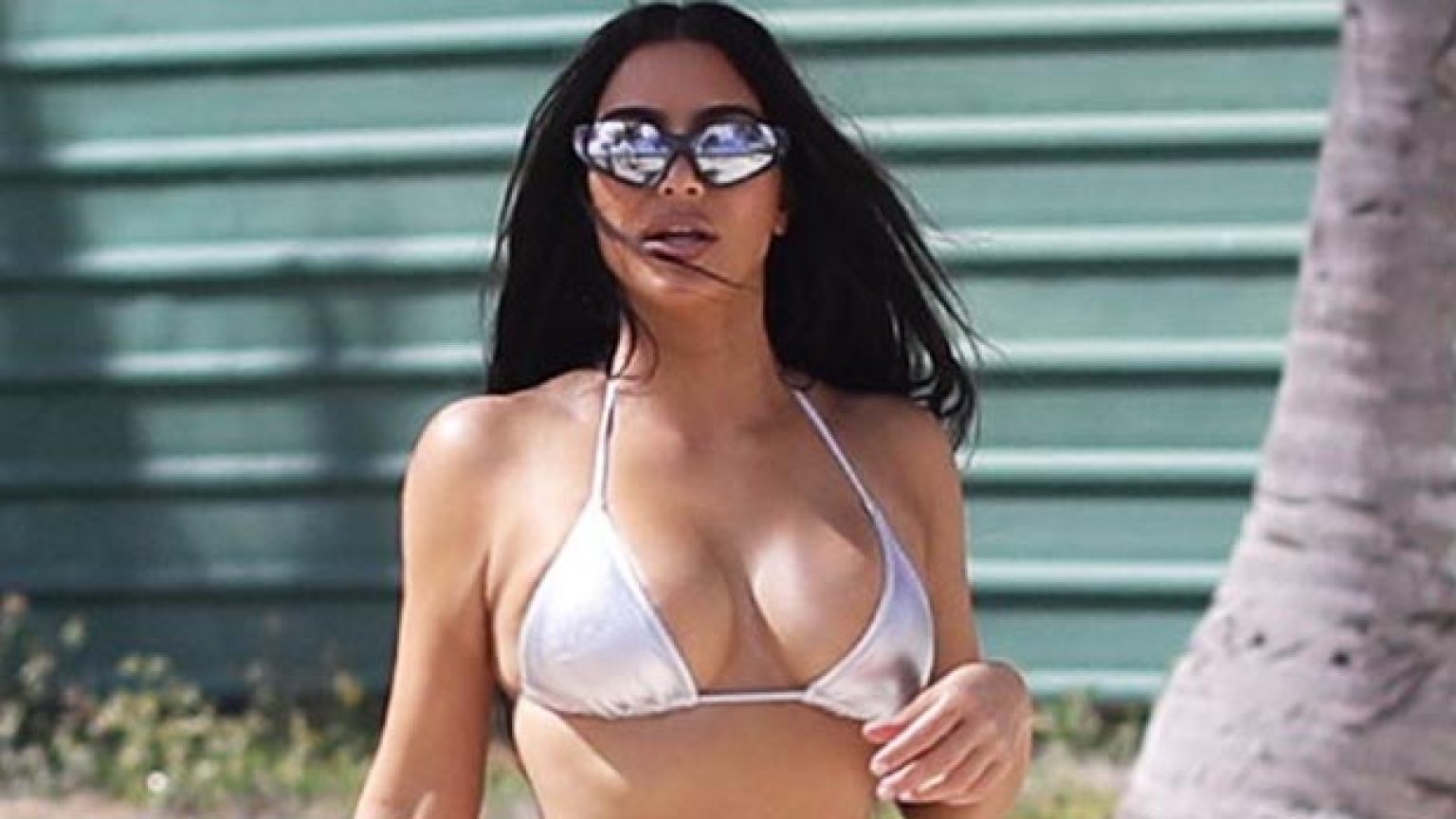 Kim Kardashian Rocks Black Bikini In Selfie In A Sauna Hollywood Life