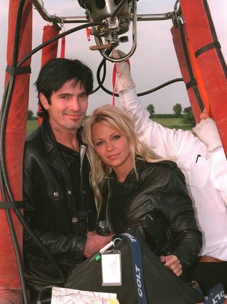 PAMELA ANDERSON AND TOMMY LEE PAMELA ANDERSON AND TOMMY LEE IN VIRGIN SPONSORED HOT GLASS - 1995