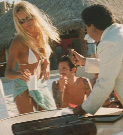PAMELA ANDERSON MARRIED TOMMY LEE - CANCUN, MEXICO - 1995