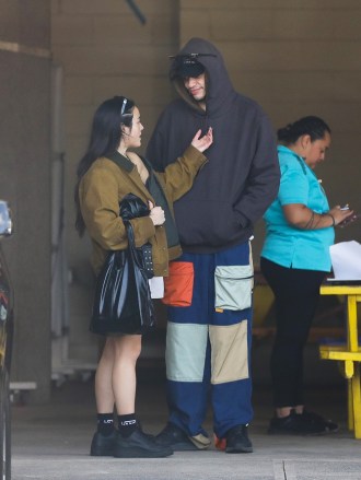 Maui, HI - *EXCLUSIVE* - Pete Davidson and Chase Sui Wonders leave Hawaii after a romantic week.  Pictures were taken on 01/26/22.  Pictured: Pete Davidson and Chase Sui Wonders BACKGRID USA 29 JANUARY 2023 BYLINE MUST READ: BACKGRID USA: +1 310 798 9111 / usasales@backgrid.com UK: +44 208 344 2007 / uksales@backgrid.com *UK Clients - Pictures Containing Children Please Pixelate Face Prior To Publication*