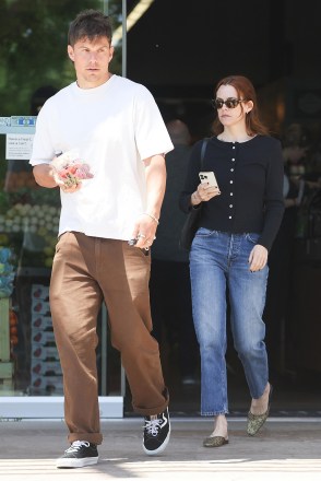 Calabasas, CA  - *EXCLUSIVE*  - Riley Keough vows to move to Australia and quit Hollywood!  Riley announced she is considering moving to Australia with her Australian husband of eight years, Ben Smith-Petersen as she is seen having lunch with him in Calabasas.Pictured: Riley Keough, Ben Smith-PetersenBACKGRID USA 2 MAY 2023 USA: +1 310 798 9111 / usasales@backgrid.comUK: +44 208 344 2007 / uksales@backgrid.com*UK Clients - Pictures Containing ChildrenPlease Pixelate Face Prior To Publication*