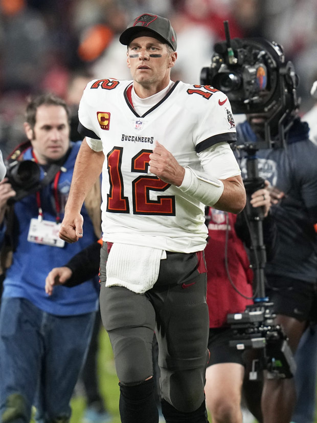 Tom Brady, playing past his bedtime again, leads Buccaneers vs