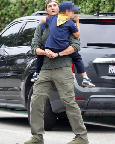 Los Angeles, CA  - *EXCLUSIVE*  - Cub Scout leader Ashton Kutcher takes his son Dimitri to their den meeting in Los Angeles. Ashton had fun letting Dimitri hang upside down as he said goodbye to his friends.

Pictured: Ashton Kutcher

BACKGRID USA 2 JUNE 2023 

BYLINE MUST READ: BACKGRID

USA: +1 310 798 9111 / usasales@backgrid.com

UK: +44 208 344 2007 / uksales@backgrid.com

*UK Clients - Pictures Containing Children
Please Pixelate Face Prior To Publication*