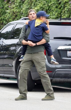 Los Angeles, CA  - *EXCLUSIVE*  - Cub Scout leader Ashton Kutcher takes his son Dimitri to their den meeting in Los Angeles. Ashton had fun letting Dimitri hang upside down as he said goodbye to his friends.Pictured: Ashton KutcherBACKGRID USA 2 JUNE 2023 BYLINE MUST READ: BACKGRIDUSA: +1 310 798 9111 / usasales@backgrid.comUK: +44 208 344 2007 / uksales@backgrid.com*UK Clients - Pictures Containing ChildrenPlease Pixelate Face Prior To Publication*