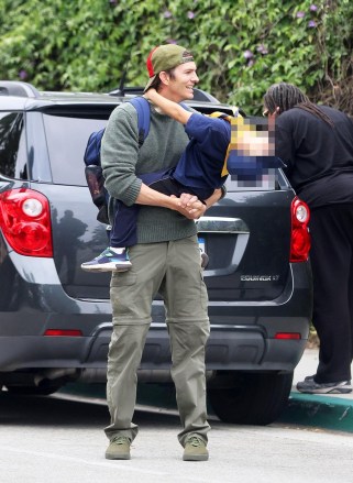 Los Angeles, CA  - *EXCLUSIVE*  - Cub Scout leader Ashton Kutcher takes his son Dimitri to their den meeting in Los Angeles. Ashton had fun letting Dimitri hang upside down as he said goodbye to his friends.Pictured: Ashton KutcherBACKGRID USA 2 JUNE 2023 BYLINE MUST READ: BACKGRIDUSA: +1 310 798 9111 / usasales@backgrid.comUK: +44 208 344 2007 / uksales@backgrid.com*UK Clients - Pictures Containing ChildrenPlease Pixelate Face Prior To Publication*