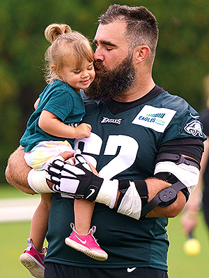 Jason Kelce's Wife & 2 Kids Attend Super Bowl 2023: Photos – Hollywood Life
