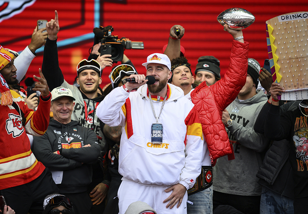 Kansas City Chiefs Victory Parade: See Pics Of Patrick Mahomes & More ...